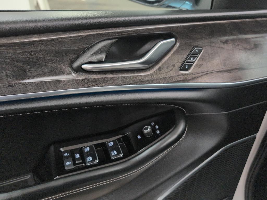 used 2024 Jeep Grand Cherokee car, priced at $38,999