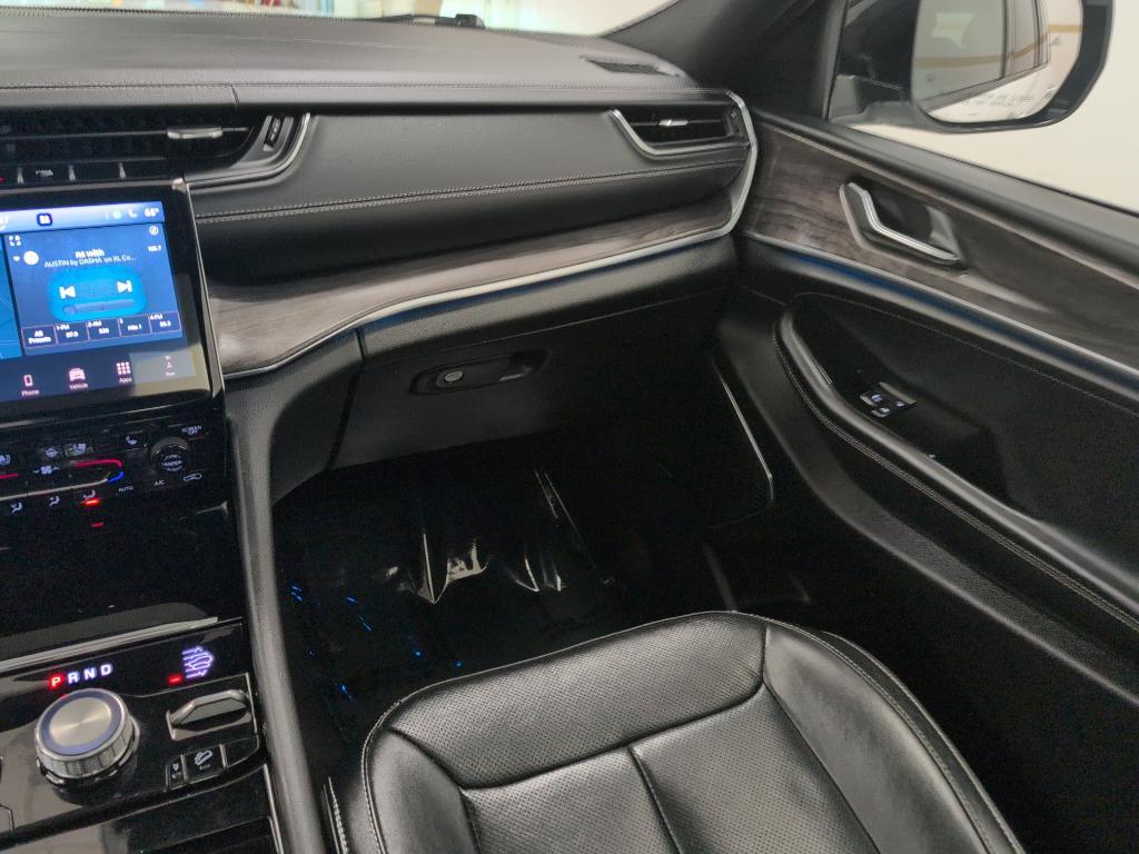 used 2024 Jeep Grand Cherokee car, priced at $38,999