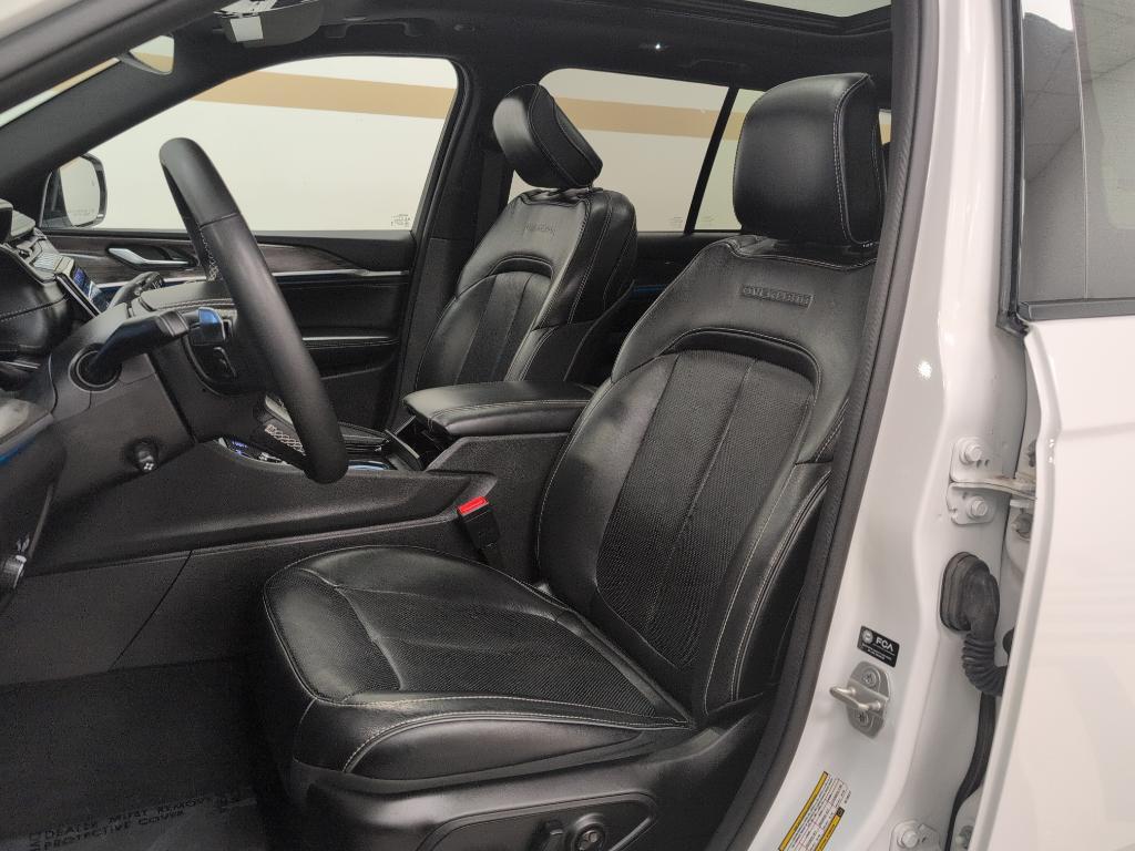 used 2024 Jeep Grand Cherokee car, priced at $38,999