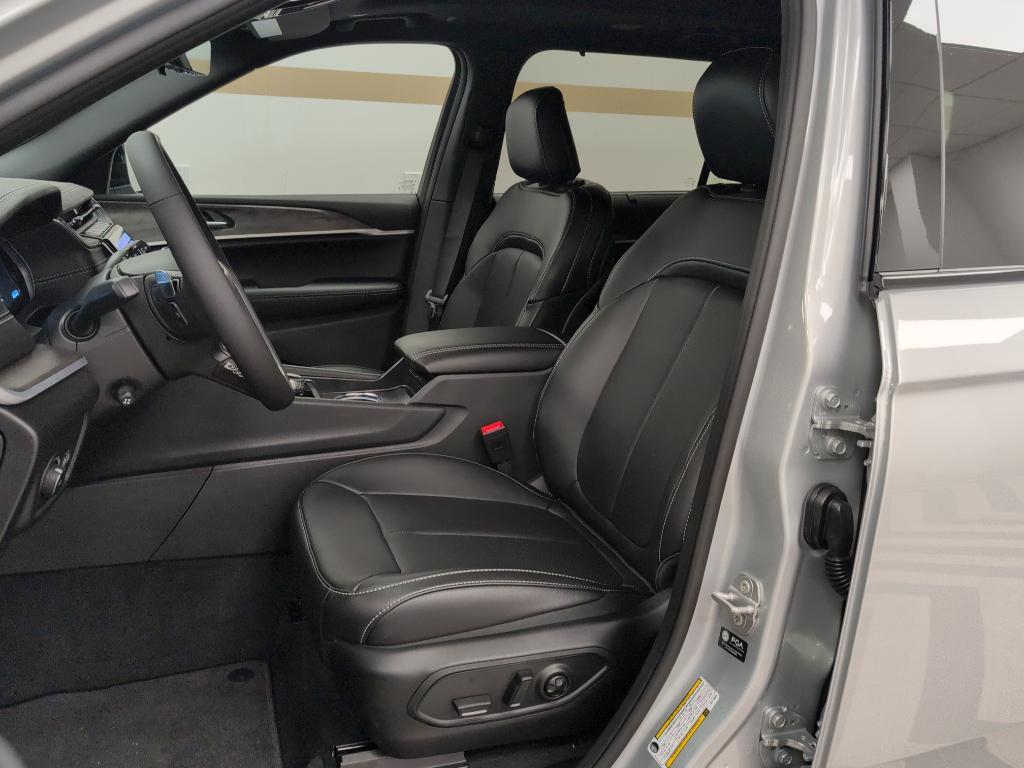 new 2025 Jeep Grand Cherokee L car, priced at $52,085