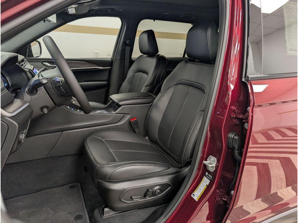 new 2025 Jeep Grand Cherokee L car, priced at $51,189