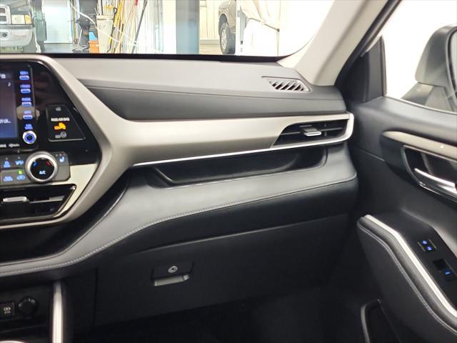 used 2020 Toyota Highlander Hybrid car, priced at $34,599