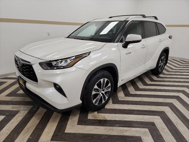 used 2020 Toyota Highlander Hybrid car, priced at $33,999
