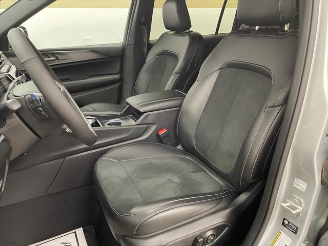 new 2025 Jeep Grand Cherokee L car