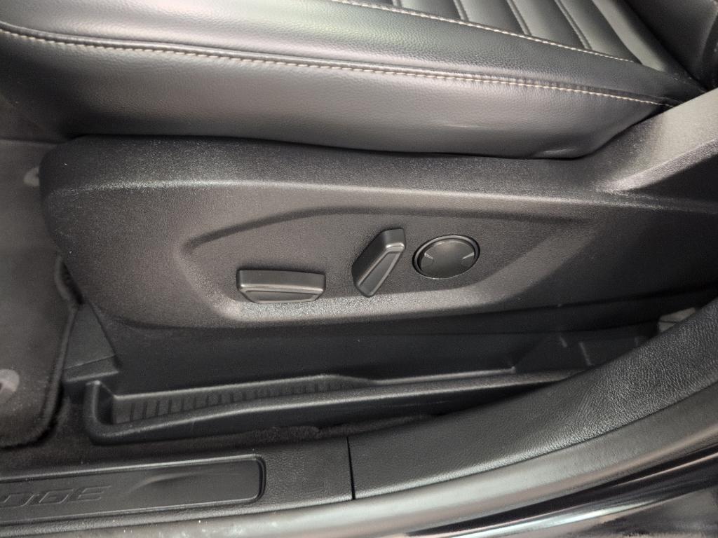 used 2024 Ford Edge car, priced at $25,999
