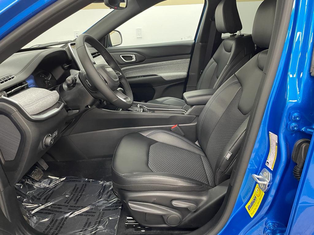 new 2025 Jeep Compass car, priced at $29,050