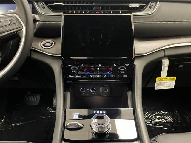 new 2025 Jeep Grand Cherokee car, priced at $44,097