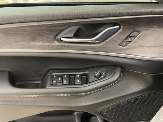 new 2025 Jeep Grand Cherokee car, priced at $44,097