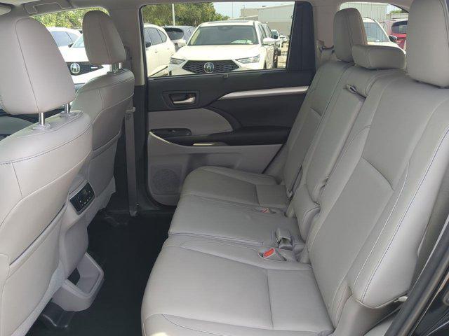 used 2016 Toyota Highlander car, priced at $19,612