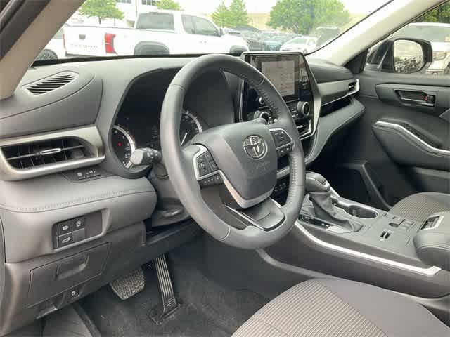used 2023 Toyota Highlander car, priced at $35,822
