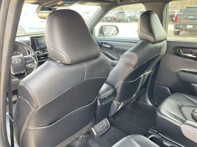 used 2021 Toyota Highlander car, priced at $35,248