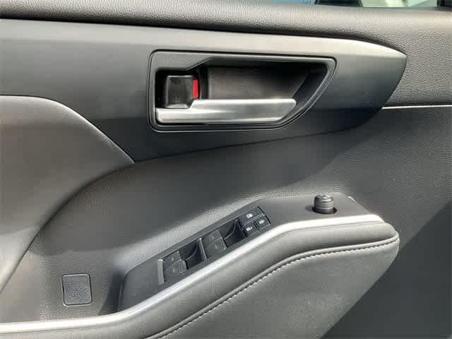 used 2021 Toyota Highlander car, priced at $30,552