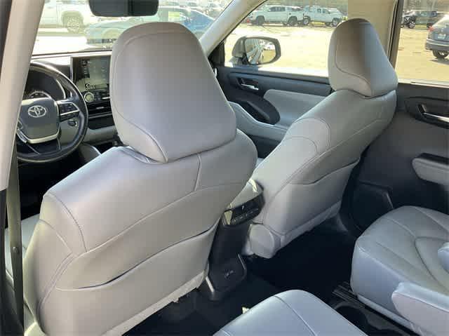 used 2022 Toyota Highlander car, priced at $34,255