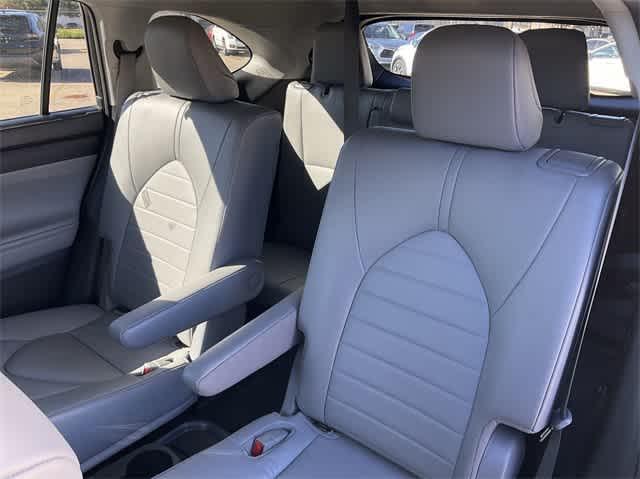 used 2022 Toyota Highlander car, priced at $34,255