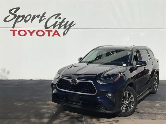 used 2022 Toyota Highlander car, priced at $35,291