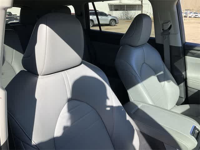 used 2022 Toyota Highlander car, priced at $34,255