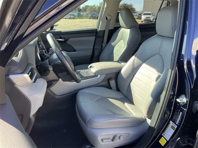 used 2022 Toyota Highlander car, priced at $34,255