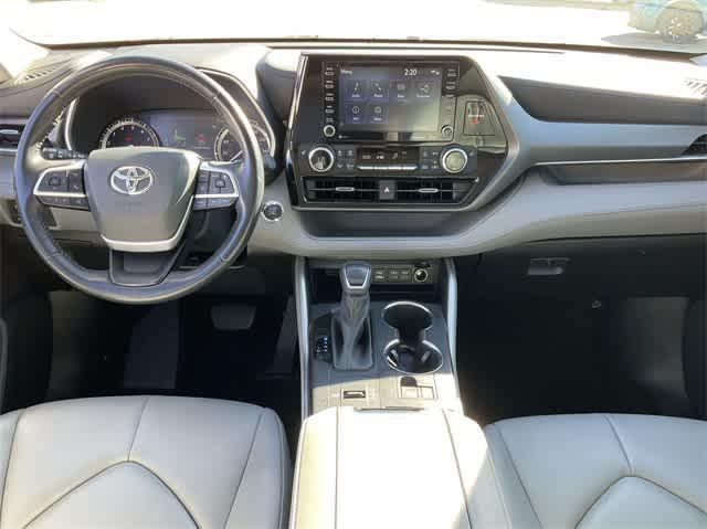 used 2022 Toyota Highlander car, priced at $34,255