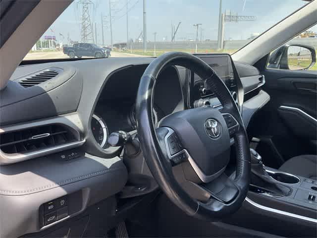 used 2023 Toyota Highlander car, priced at $29,333