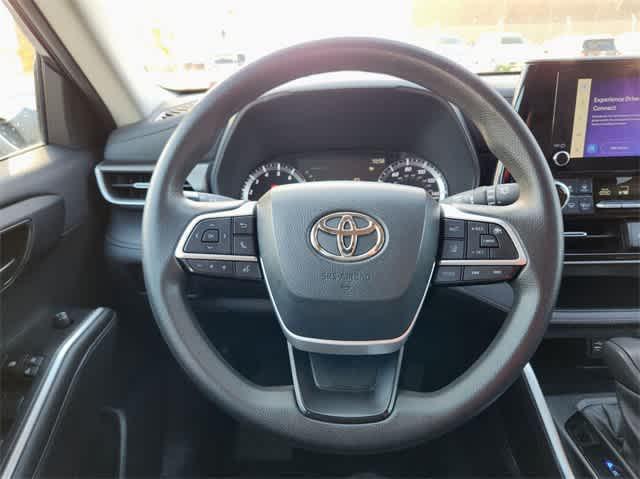 used 2023 Toyota Highlander car, priced at $30,809