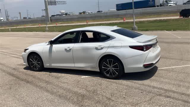 used 2022 Lexus ES 300h car, priced at $30,668