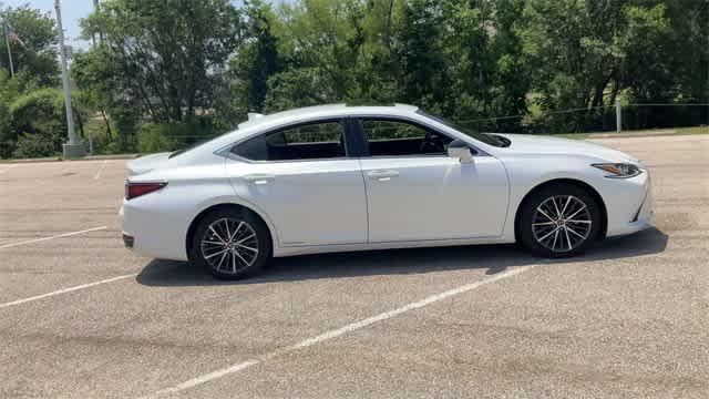 used 2022 Lexus ES 300h car, priced at $30,668