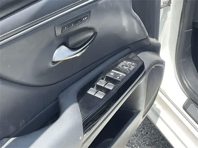 used 2022 Lexus ES 300h car, priced at $30,668