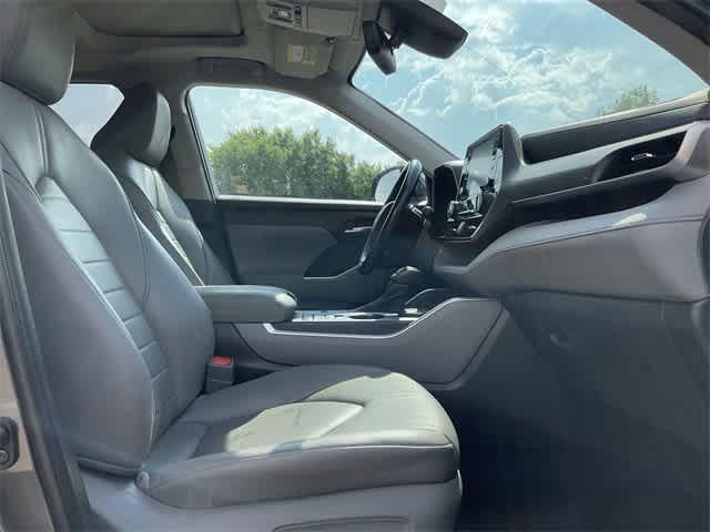 used 2020 Toyota Highlander car, priced at $24,878