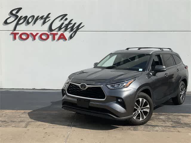 used 2020 Toyota Highlander car, priced at $26,592