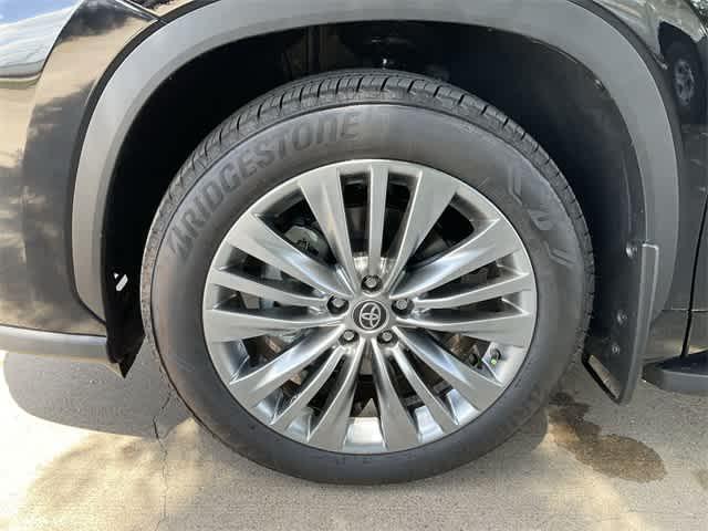 new 2025 Toyota Highlander car, priced at $56,338