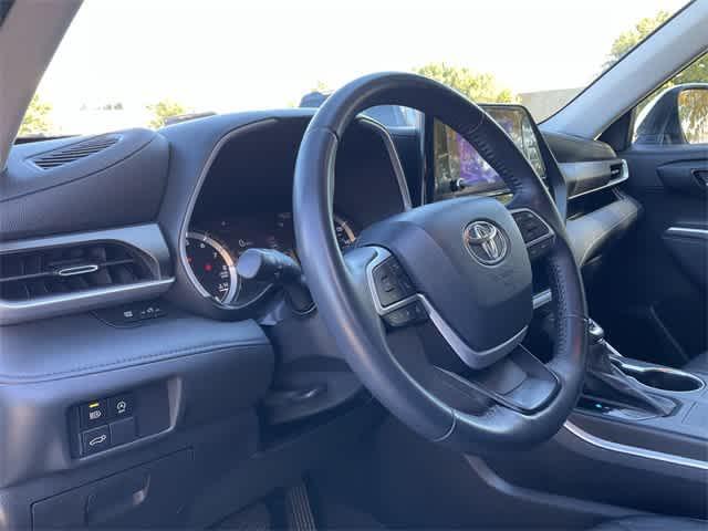 used 2023 Toyota Highlander car, priced at $37,469