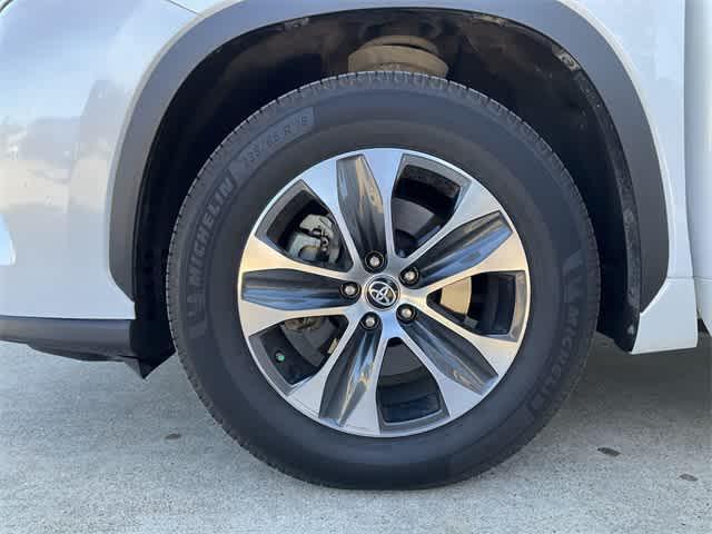 used 2023 Toyota Highlander car, priced at $37,469