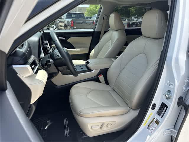 used 2023 Toyota Highlander Hybrid car, priced at $35,918