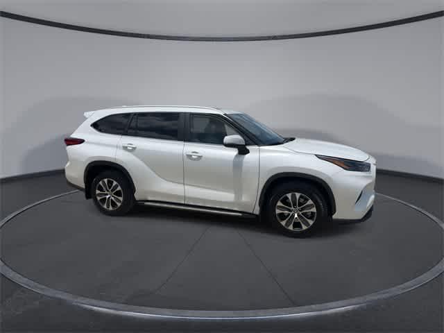 used 2023 Toyota Highlander Hybrid car, priced at $35,918