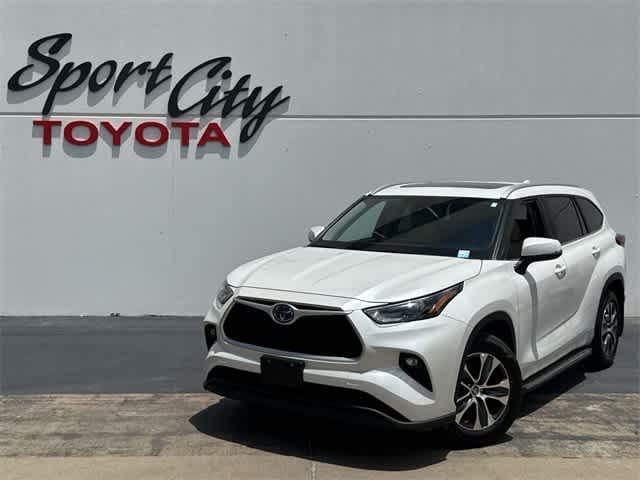 used 2023 Toyota Highlander Hybrid car, priced at $35,918
