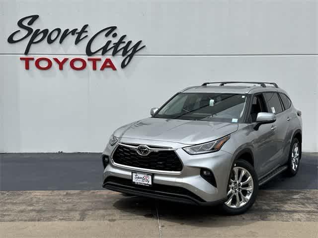 new 2025 Toyota Highlander car, priced at $51,865