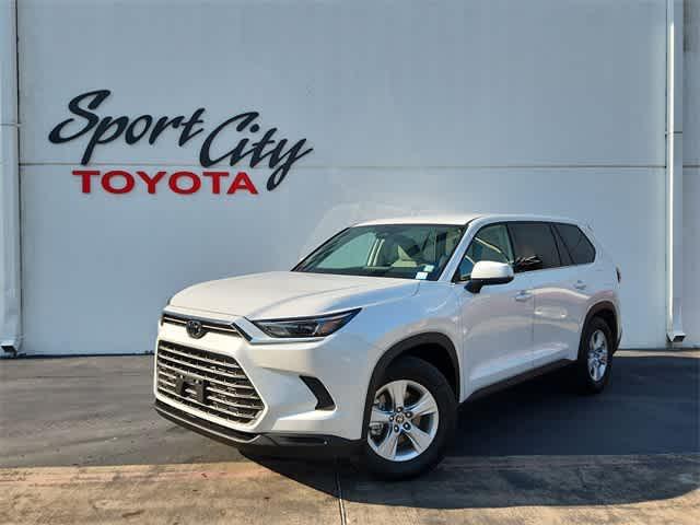 used 2025 Toyota Highlander car, priced at $48,492