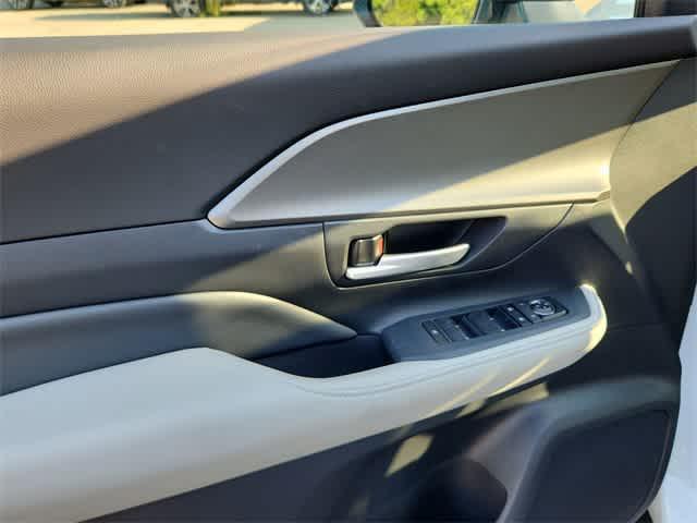 used 2025 Toyota Highlander car, priced at $42,722