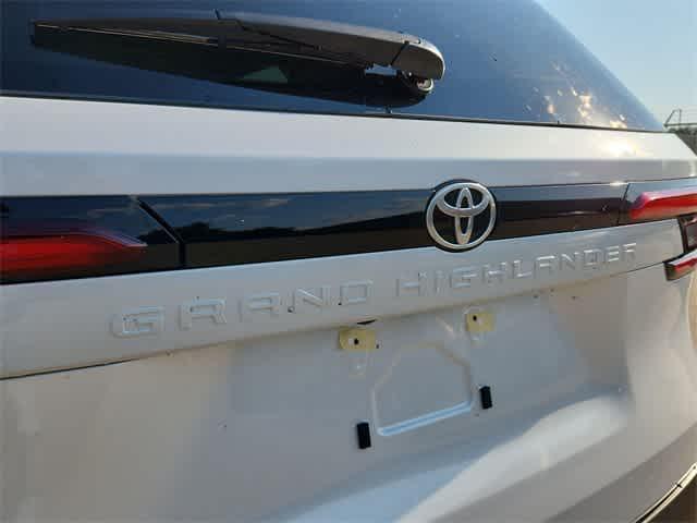 used 2025 Toyota Highlander car, priced at $42,722