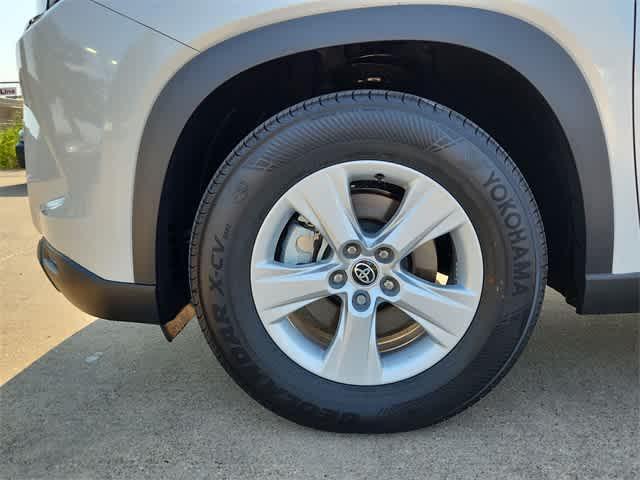used 2025 Toyota Highlander car, priced at $42,722