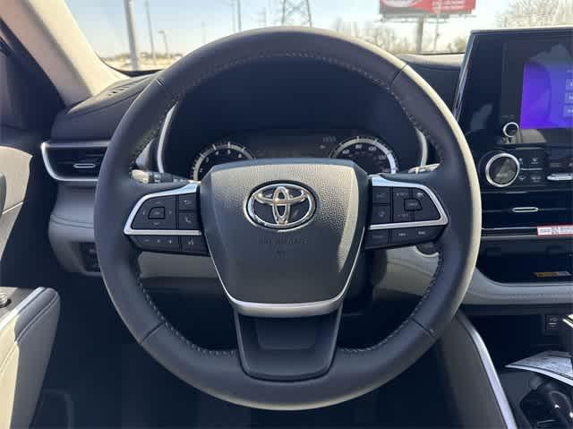 new 2025 Toyota Highlander car, priced at $46,642