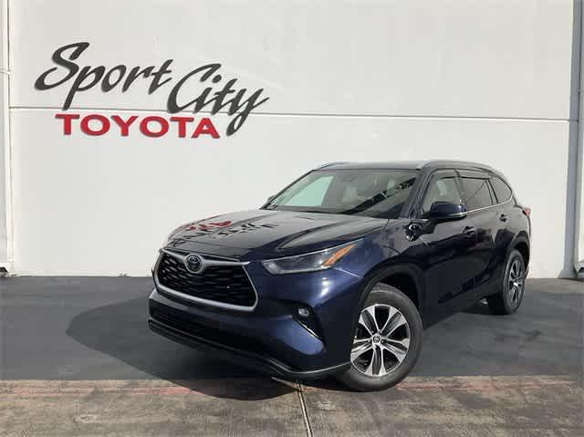 used 2021 Toyota Highlander car, priced at $30,396