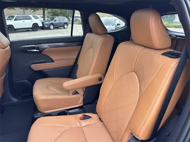 new 2025 Toyota Highlander car, priced at $54,672