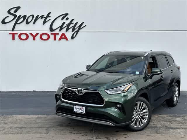 new 2025 Toyota Highlander car, priced at $54,672