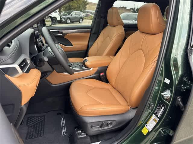 new 2025 Toyota Highlander car, priced at $54,672