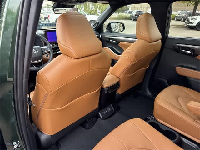 new 2025 Toyota Highlander car, priced at $54,672