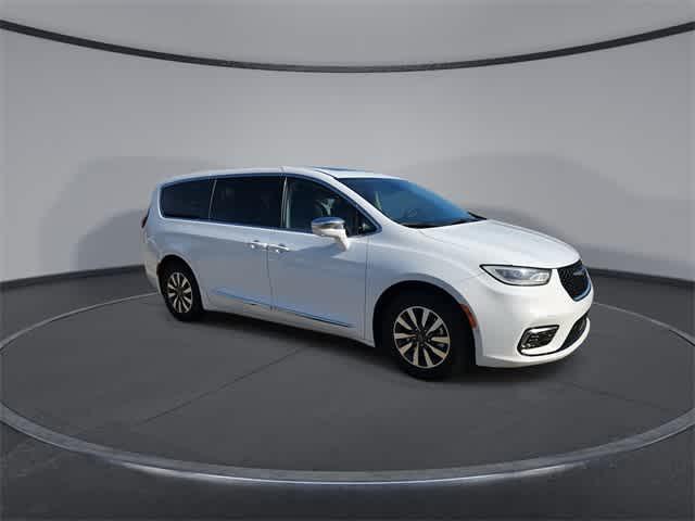 used 2022 Chrysler Pacifica Hybrid car, priced at $25,024