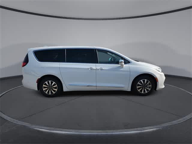 used 2022 Chrysler Pacifica Hybrid car, priced at $25,024