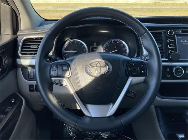 used 2016 Toyota Highlander car, priced at $22,569