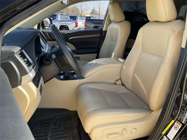 used 2019 Toyota Highlander car, priced at $32,879